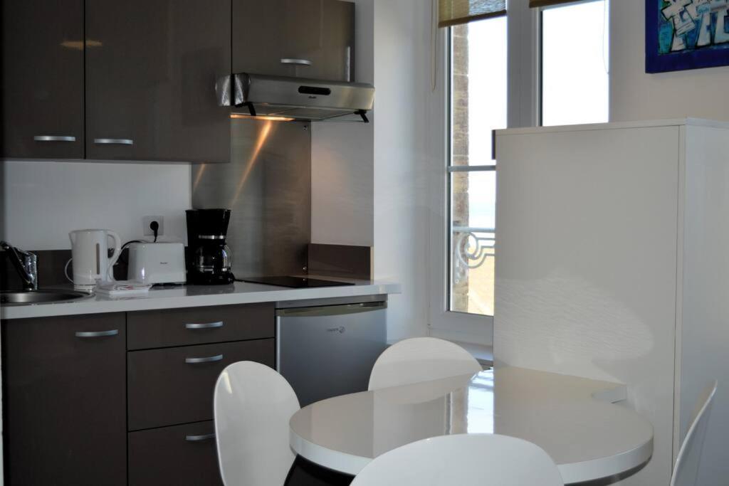 Le Joffre - Studio Sur La Digue En Centre Ville 아로만체스레방 외부 사진